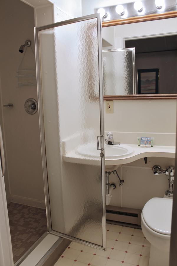 Budget Host Crestview Inn Sault Ste. Marie Bagian luar foto
