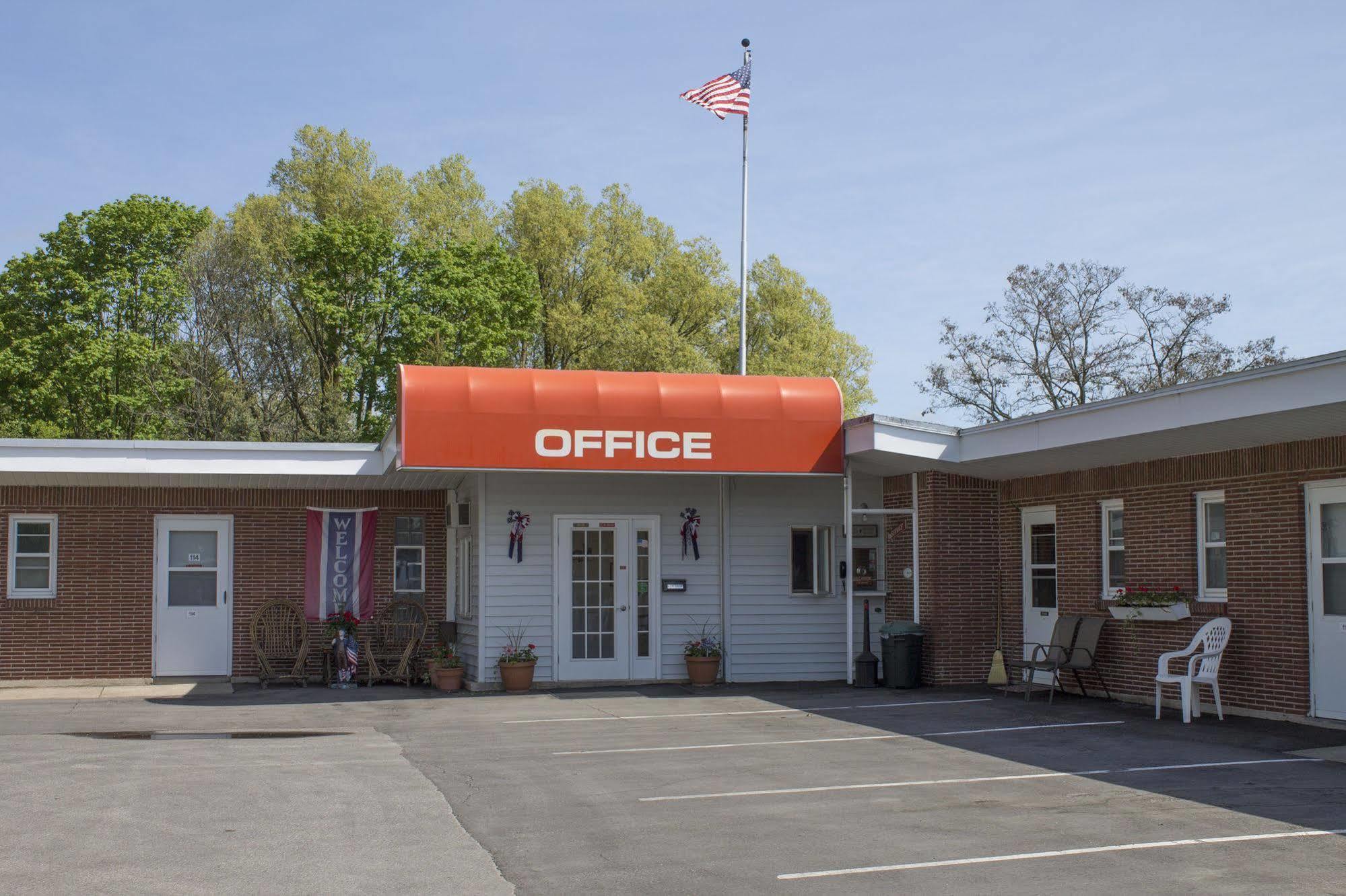 Budget Host Crestview Inn Sault Ste. Marie Bagian luar foto